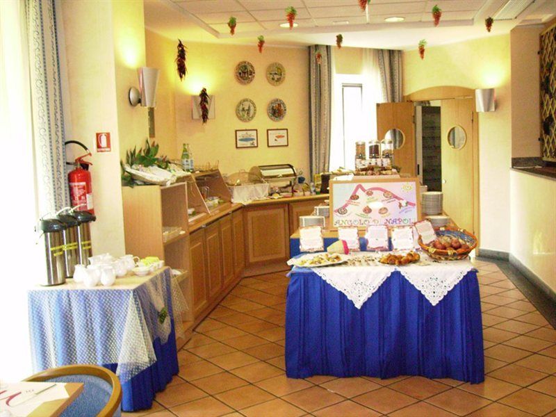 Ibis Styles Napoli Garibaldi Hotel Buitenkant foto