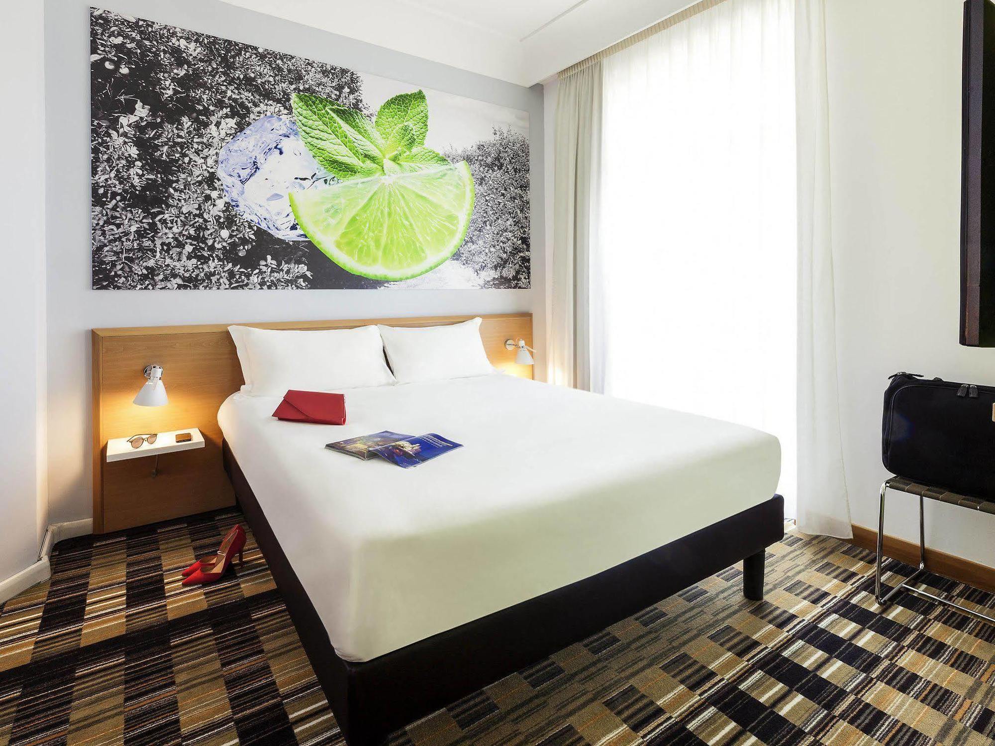 Ibis Styles Napoli Garibaldi Hotel Buitenkant foto