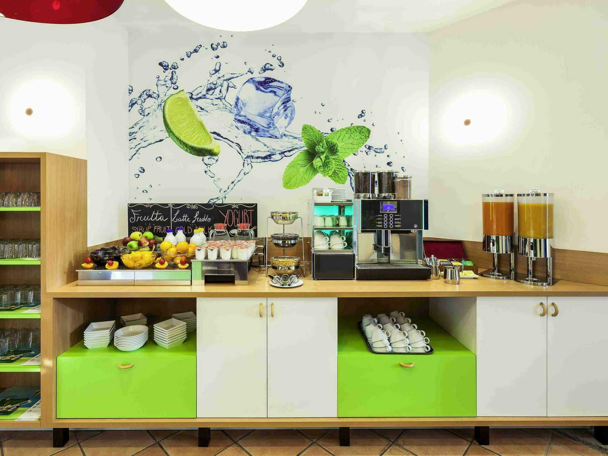 Ibis Styles Napoli Garibaldi Hotel Buitenkant foto