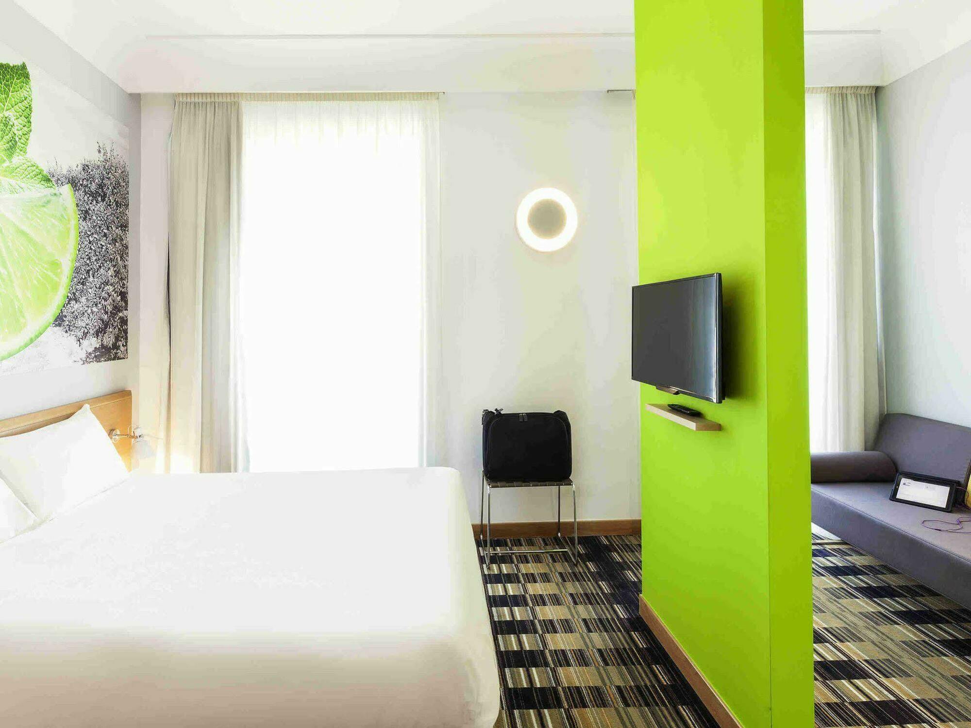 Ibis Styles Napoli Garibaldi Hotel Buitenkant foto